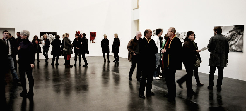 Pubblico durante il vernissage della mostra